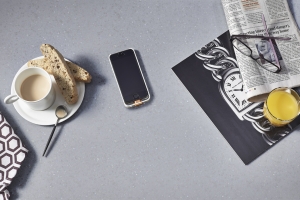 Corian solid surface charging - GIẢI PHÁP CHO NỖI LO SẠC ĐIỆN THOẠI Ở NƠI CÔNG CỘNG
