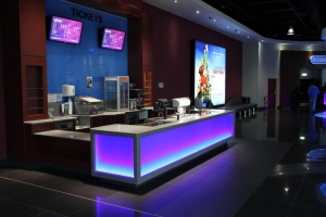 Quầy bar ốp đá nhân tạo xuyên sáng