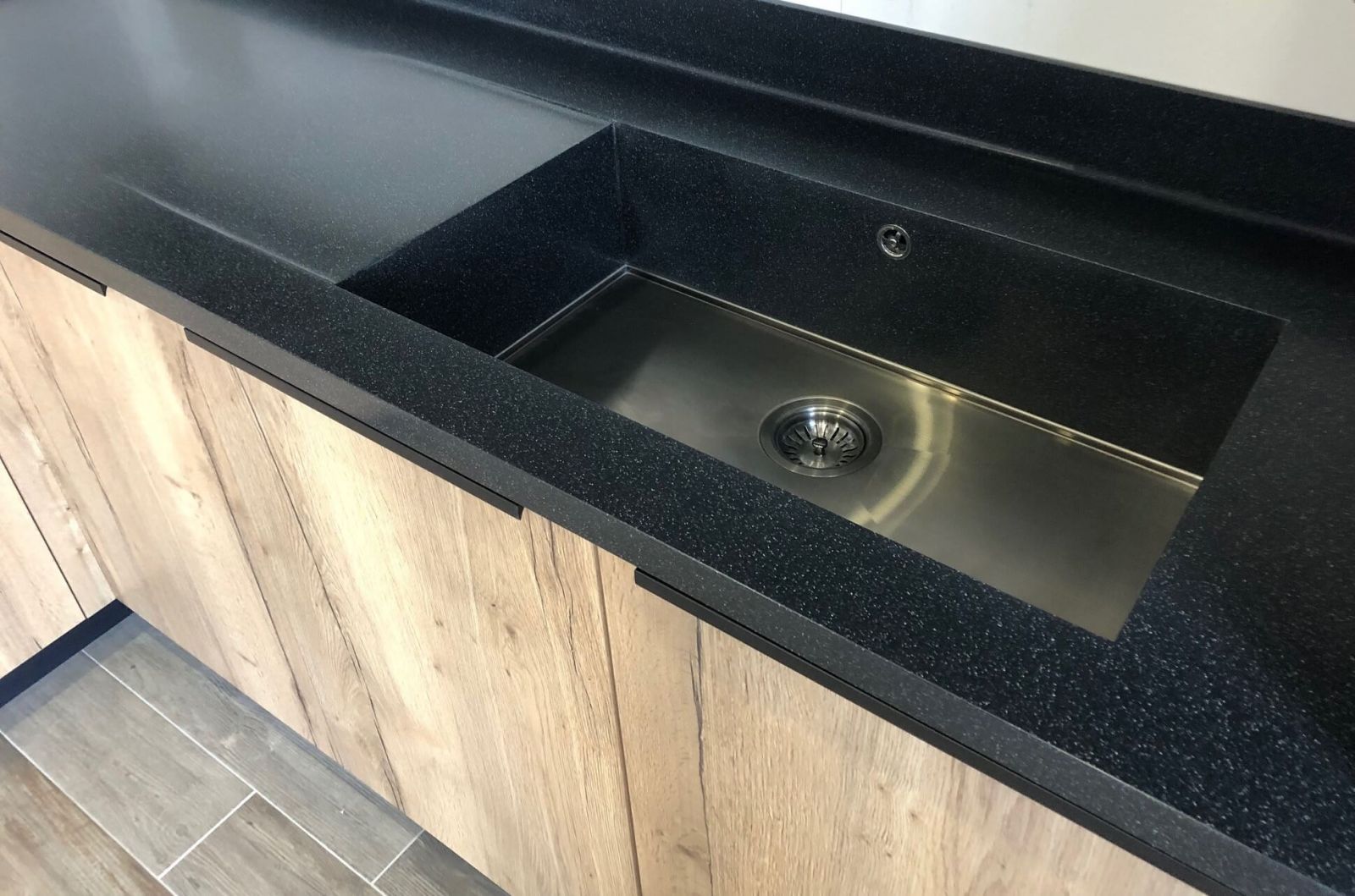 đá solid surface