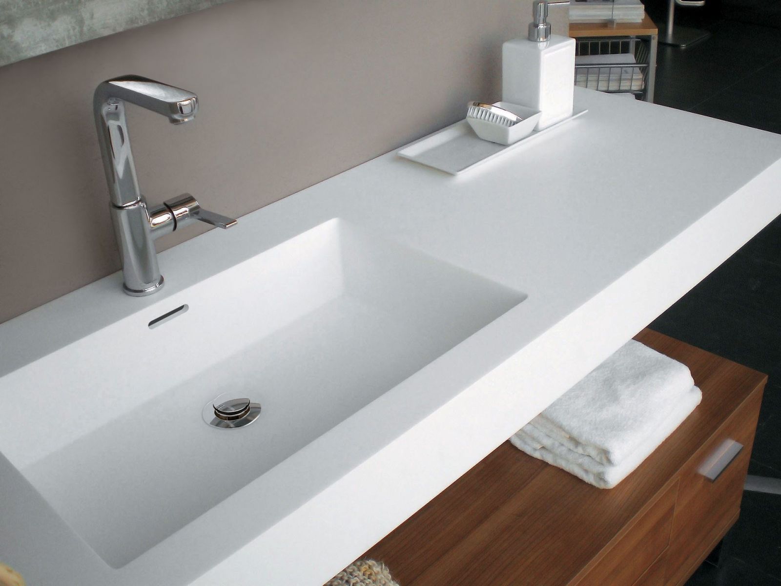 chau-lavabo-am-ban