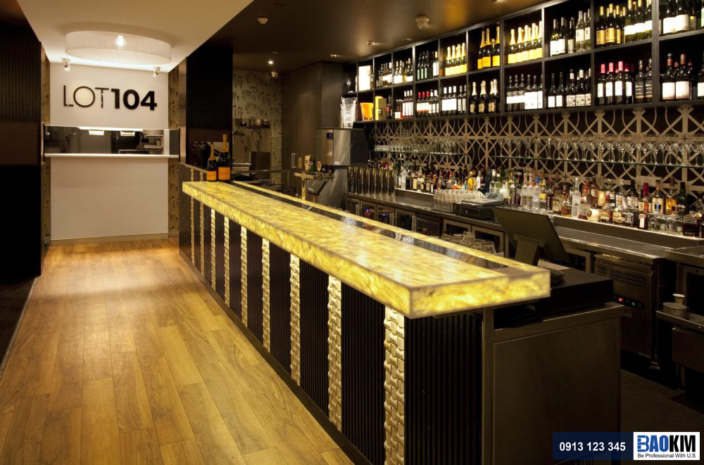 quầy bar ốp đá xuyên sáng
