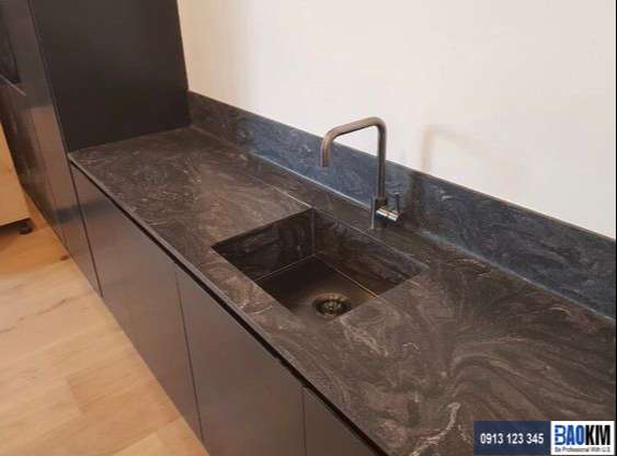 da-solid-surface-mau-den-co-van