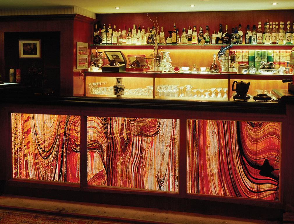 quầy bar ốp đá nhân tạo xuyên sáng