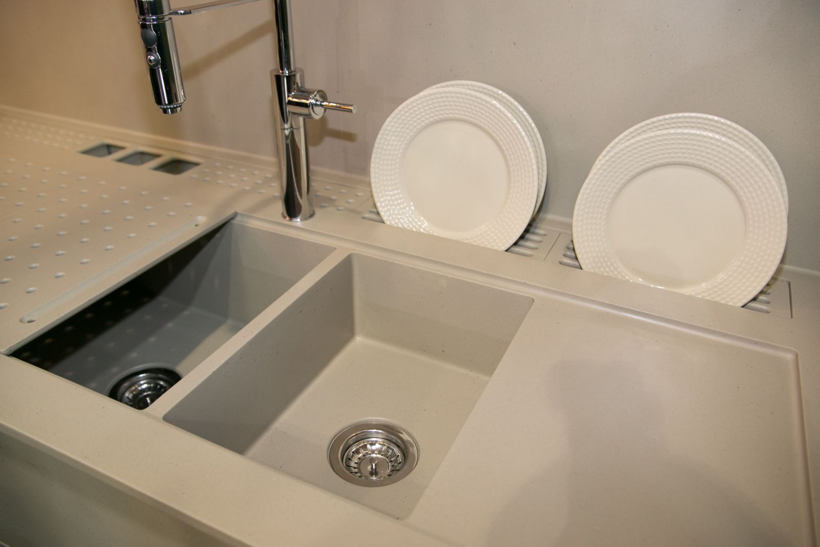 chậu rửa bát đá nhân tạo